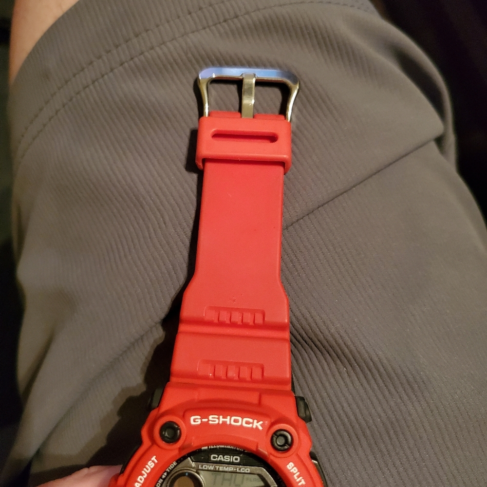 Red Casio G-Shock Watch - Picture 4 of 5